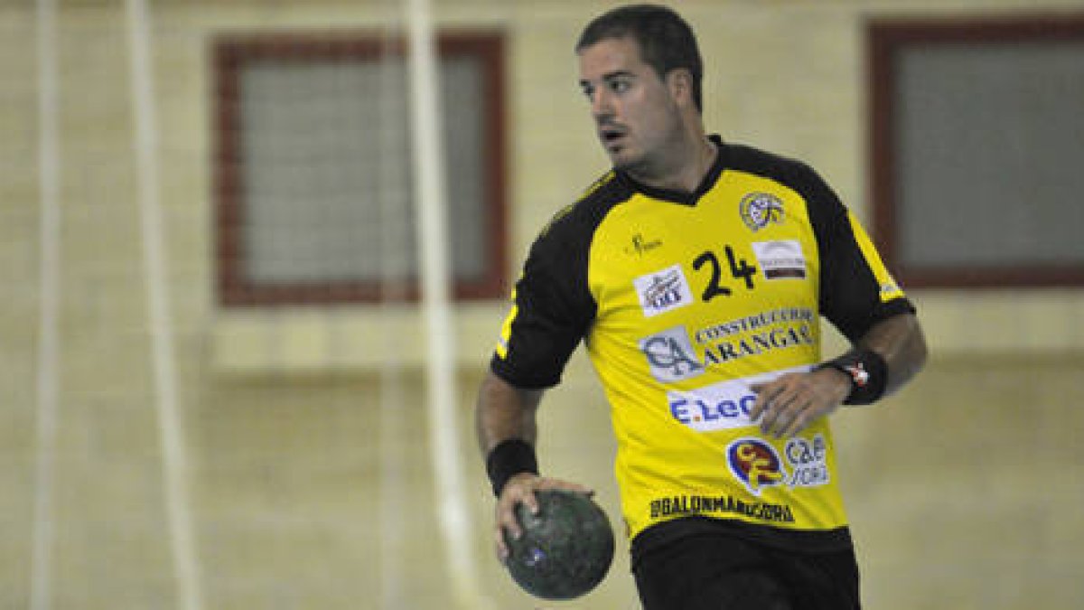 Javier Castillo podrá jugar para el compromiso ante el Universidad de Valladolid. / DIEGO MAYOR-