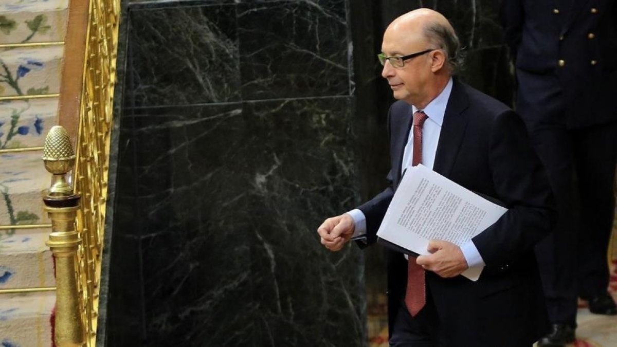 El ministro de Hacienda, Cristobal Montoro, en el pleno del Congreso la semana pasada.-/ JUAN MANUEL PRATS