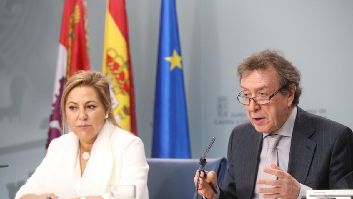 La vicepresidenta y portavoz de la Junta de Castilla y León, Rosa Valdeón, y el consejero de la Presidencia, José Antonio de Santiago-Juárez, comparecen en rueda de prensa posterior al Consejo de Gobierno-ICAL