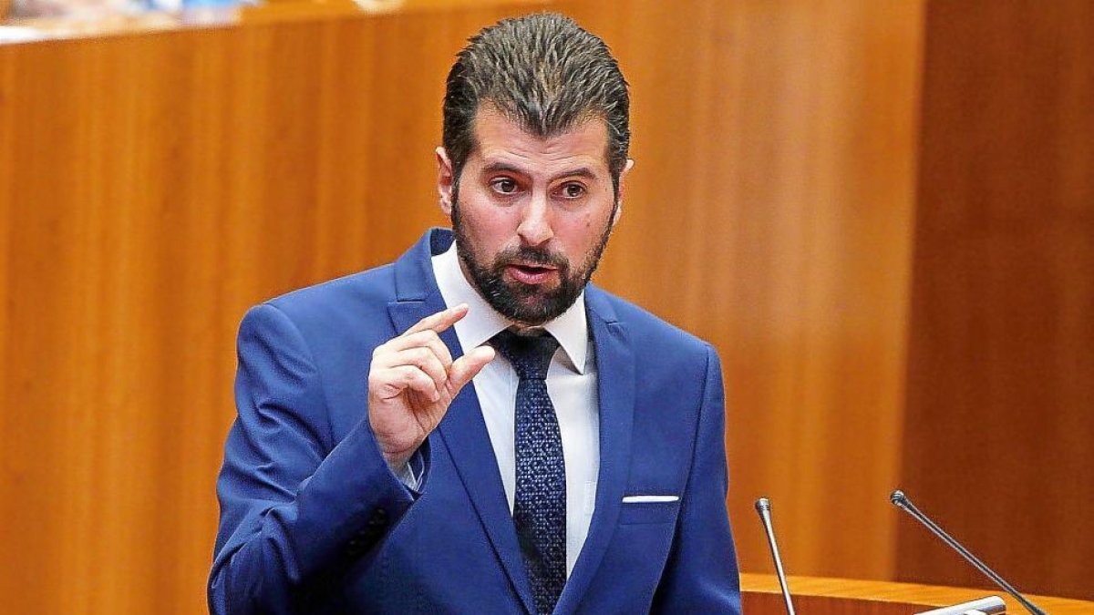 Luis Tudanca durante el debate de ayer.-J. M. LOSTAU
