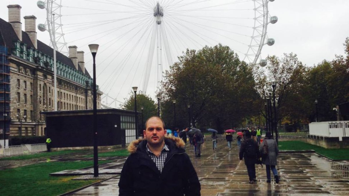 Iñaki Fernández de Bastida con la noria de Londres a sus espaldas.-
