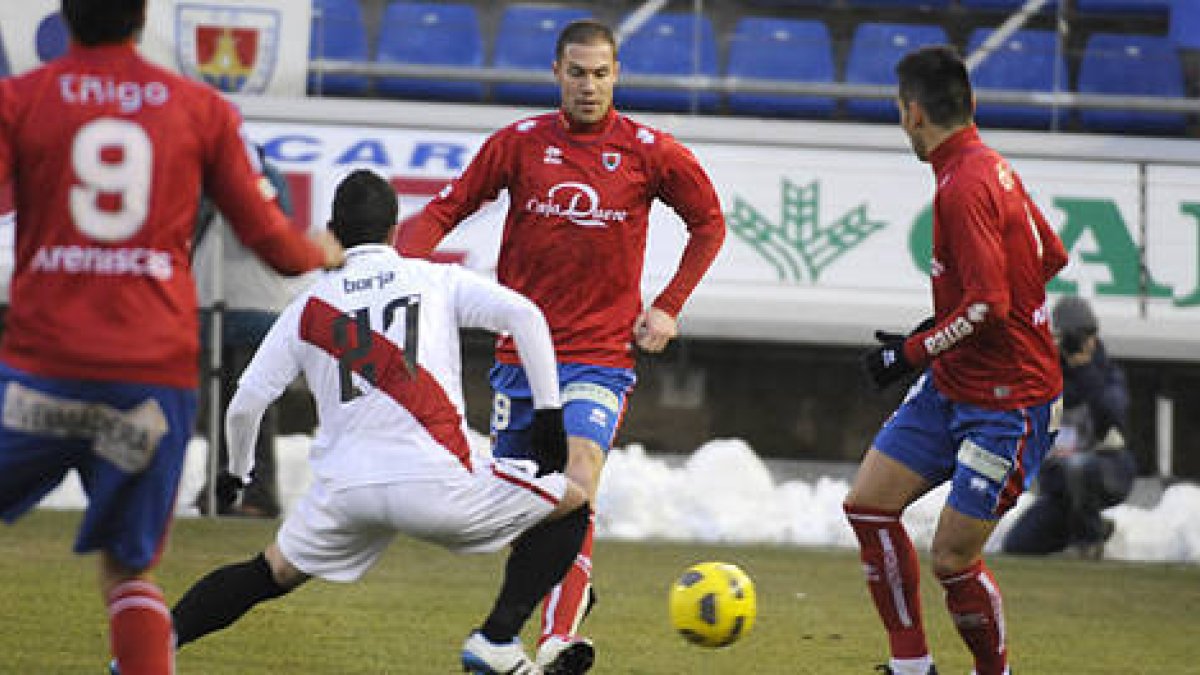 Nano sólo aguantó diez minutos ante el Rayo. / V. Guisande-