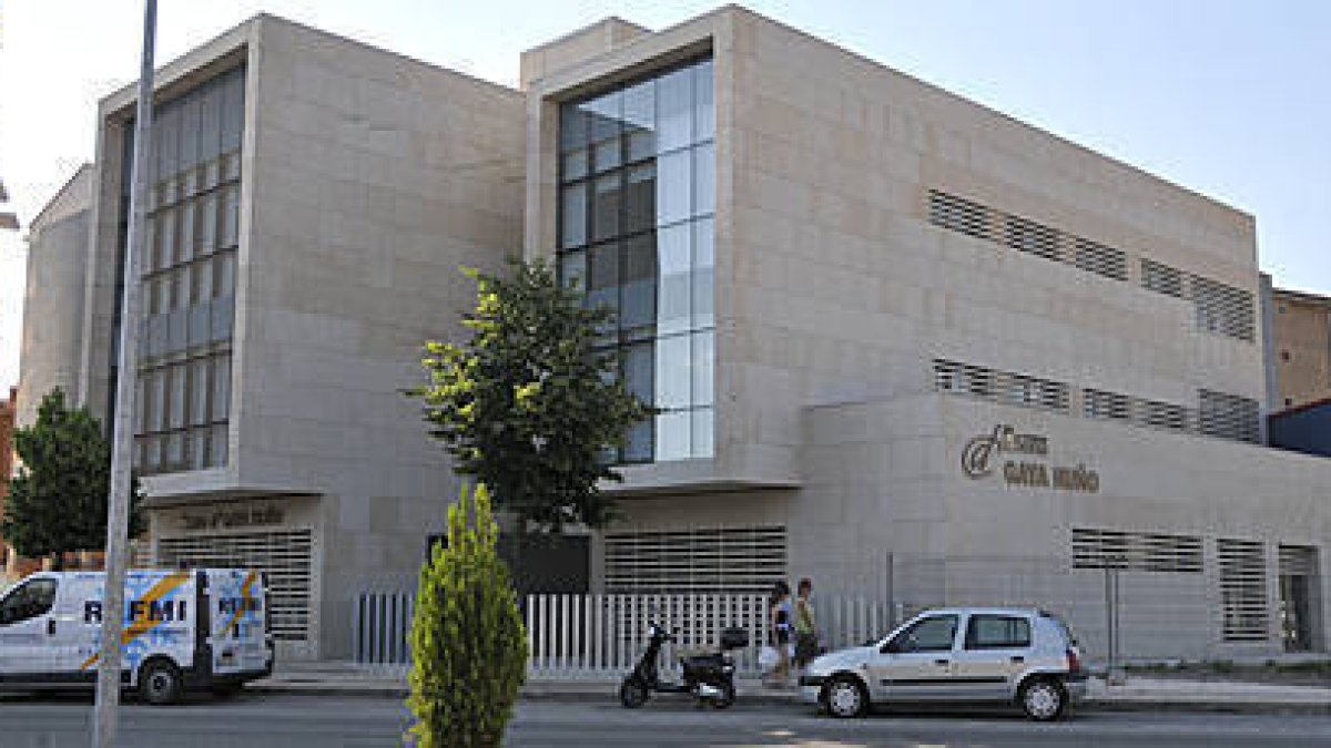 Aspecto actual del Centro de Día para mayores de Santa Bárbara. / VALENTÍN GUISANDE-