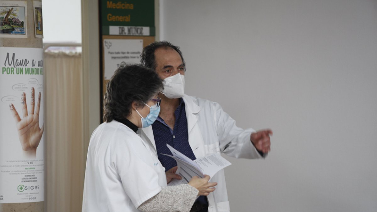 Personal sanitario en una instalación soriana. MARIO TEJEDOR
