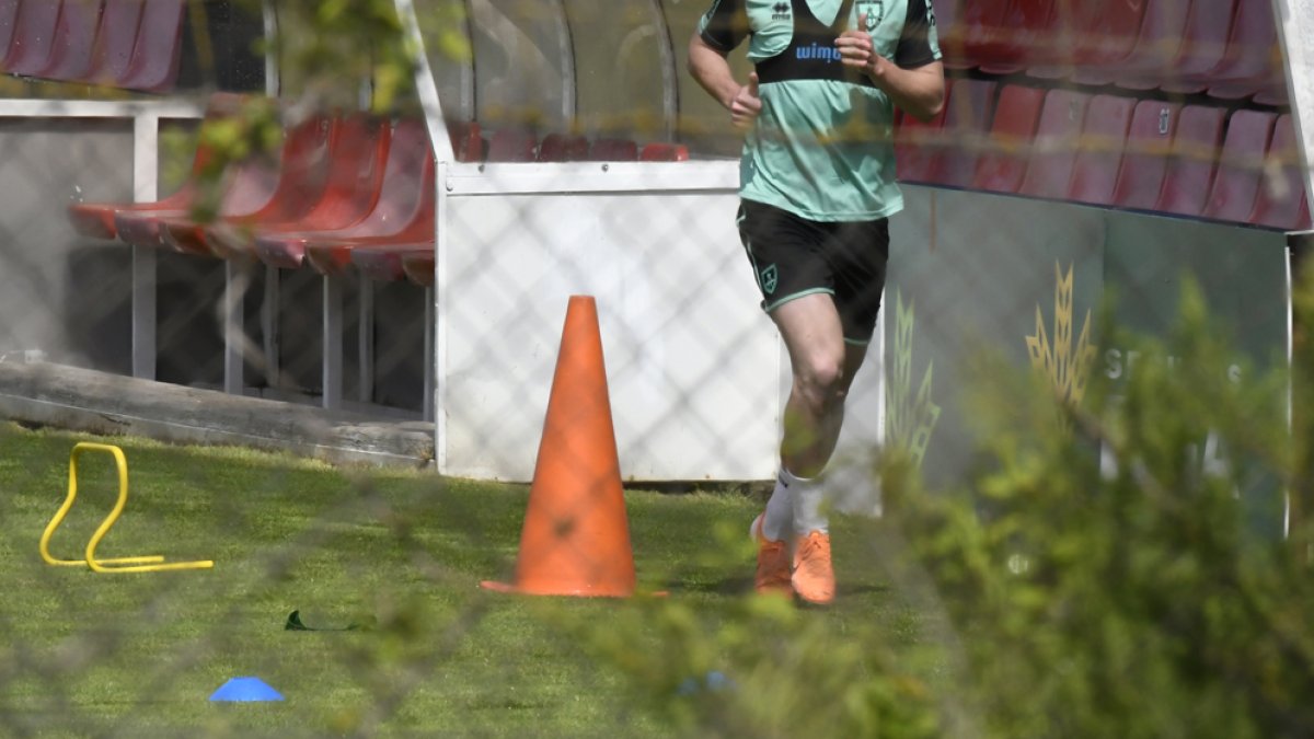 Los futbolistas y la AFE recelan de las concentraciones para acabar la competición. VALENTÍN GUISANDE