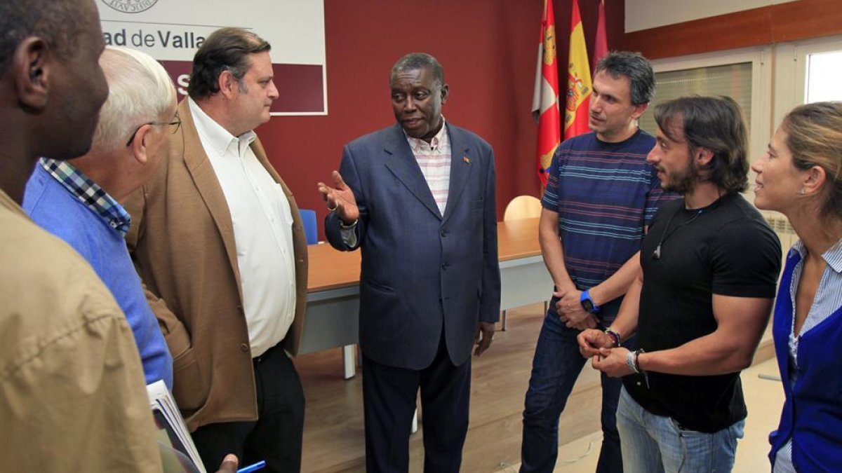 Representantes de la UVa, de Tierra Sin Males y de Guinea Bissaú en el campus soriano.-MARIO TEJEDOR
