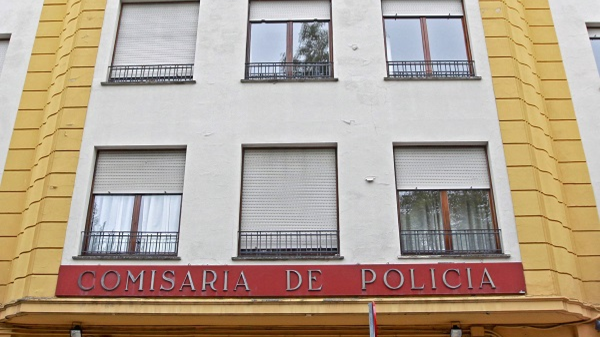 EDIFICIO Y FACHADA DE LA COMISARIA DE LA POLICIA NACIONAL .