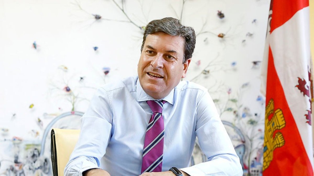 El portavoz del Gobierno y consejero de Economía y Hacienda, Carlos Fernández Carriedo. J. M. LOSTAU