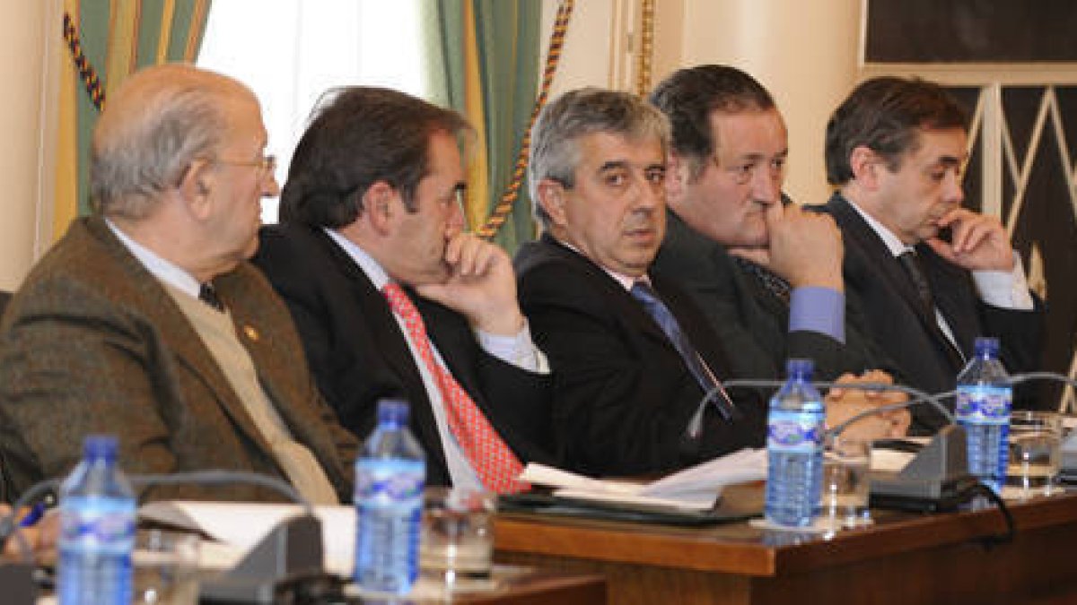 Varios diputados. / V. Guisande -