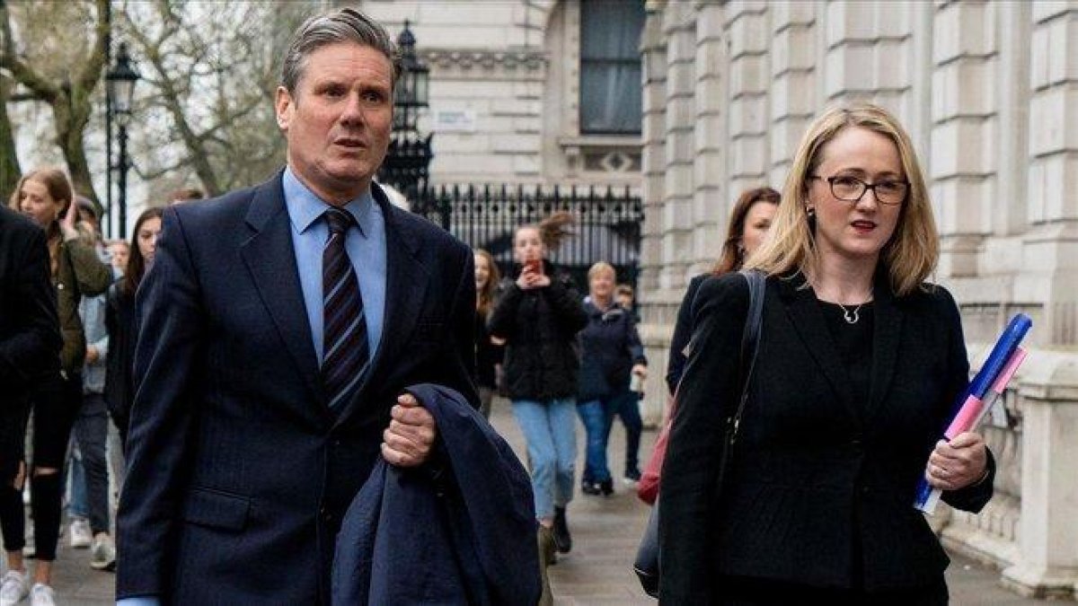 Dos de los aspirantes a liderar el Partido Laborista, Keir Starmer y Rebecca Long-Bailey, en una imagen de archivo.-NIKLAS HALLE'N (AFP)