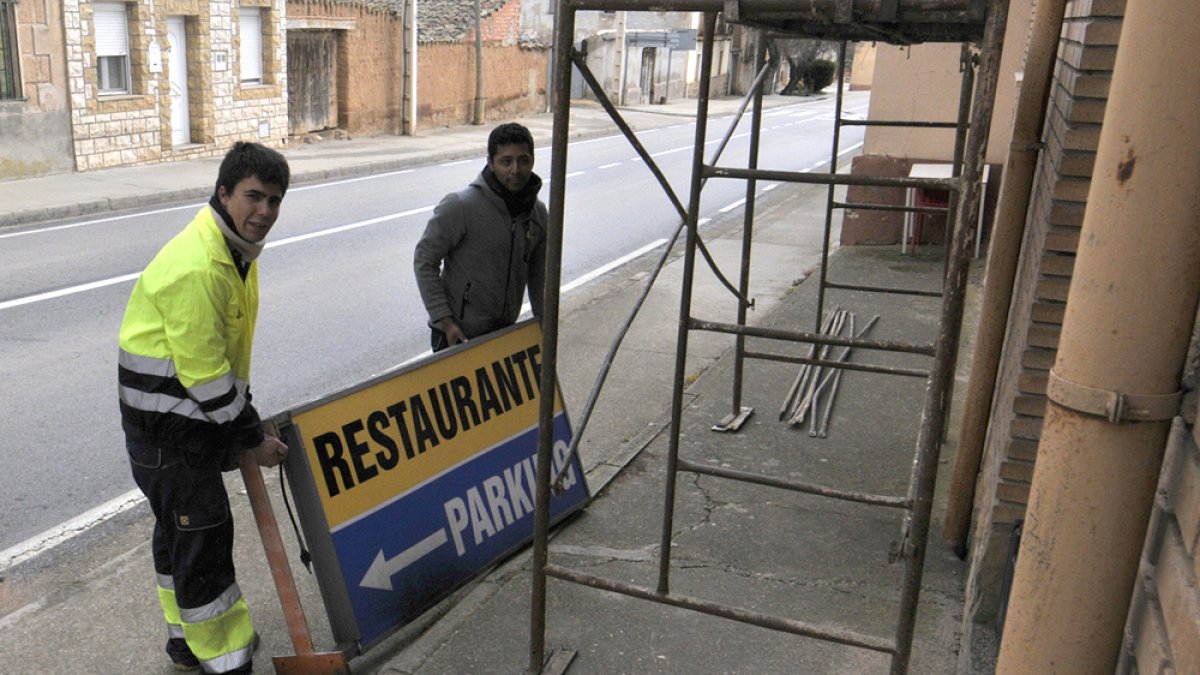 Trabajadores en una localidad soriana. V,G,