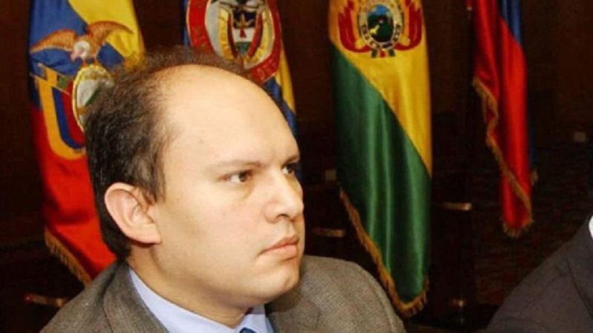 Nervis Villalobos, exviceministro de Energía de Venezuela con Hugo Chávez.-EFE (ARCHIVO)