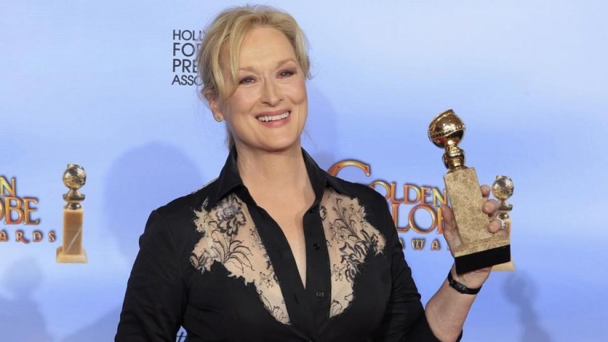 Meryl Streeo, en los Globos de Oro del 2012, cuando recibió el premio a mejor actriz por La dama de hierro, producida por Harvey Weinstein.-/ REUTERS / LUCY NICHOLSON