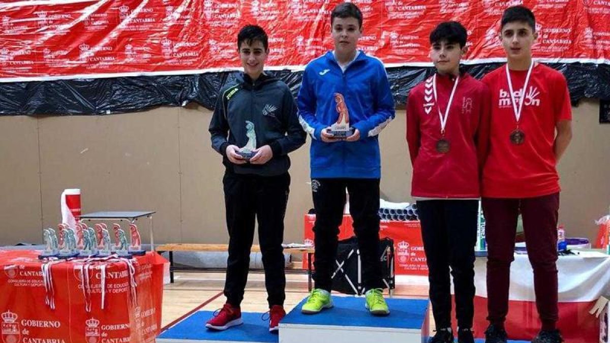 Javier Barrios en lo más alto del podio como campeón nacional.-HDS