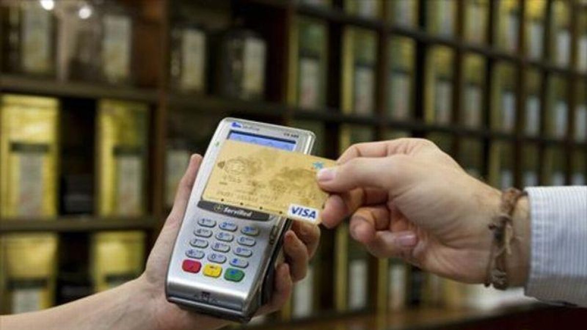 Pago con tarjeta de crédito.-EL PERIÓDICO
