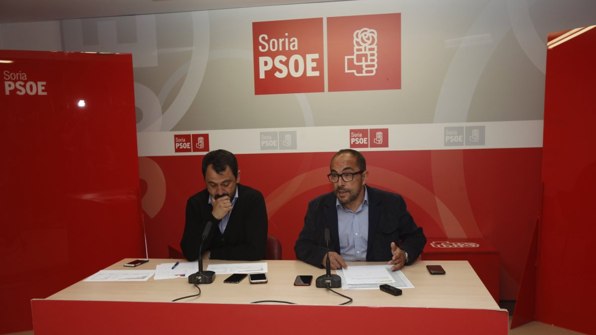 El secretario de Organización, Javier Muñoz, y el secretario general, Luis Rey, en una imagen de archivo. M. T.