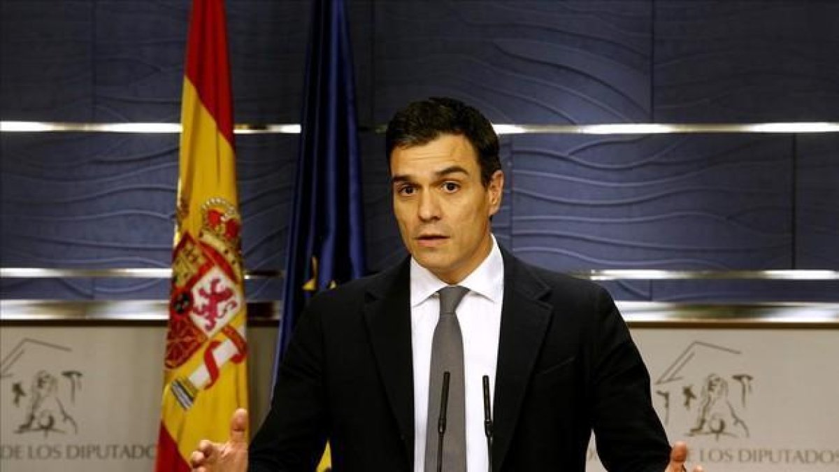 El secretario general del PSOE, Pedro Sánchez, en una rueda de prensa reciente en el Congreso.-JUAN MANUEL PRATS