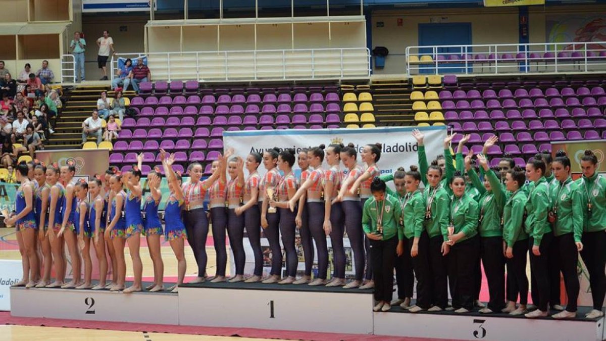 Las gimnastas sorianas en el pódium de la prueba celebrada en Valladolid.-D.S.