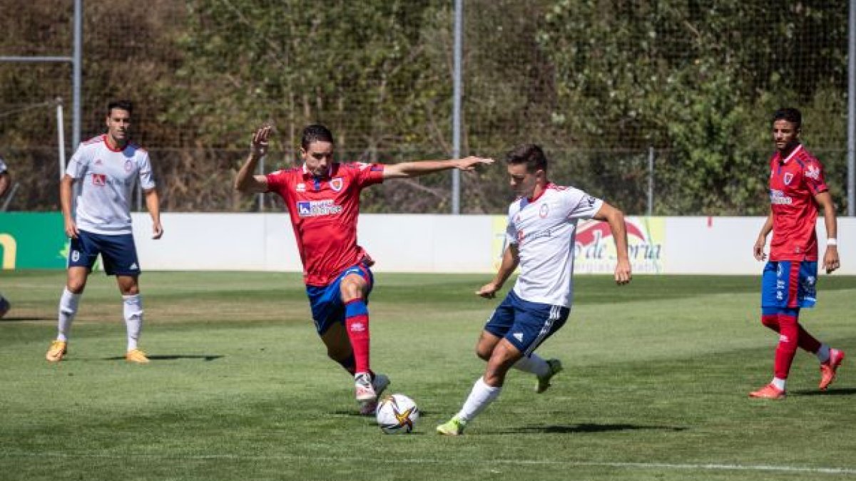 El centrocampista Toni Arranz en un encuentro de pretemporada en la Ciudad Deportiva. MARIO TEJEDOR