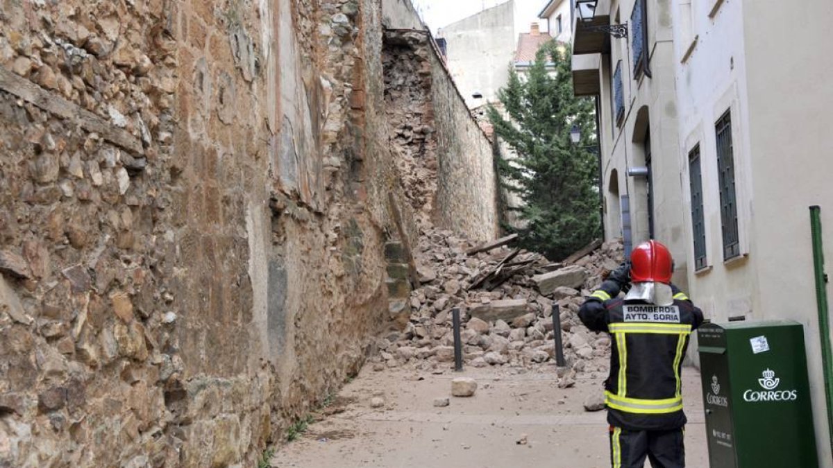 La zona de la muralla de la plaza del Vergel y Puertas de Pro que se vino abajo en marzo de 2013.-DIEGO MAYOR
