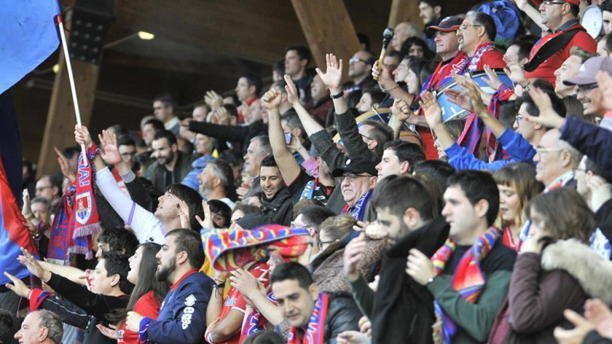 El Numancia quiere que la grada de Los Pajaritos arrope al equipo en búsqueda de la promoción.-Valentín Guisande