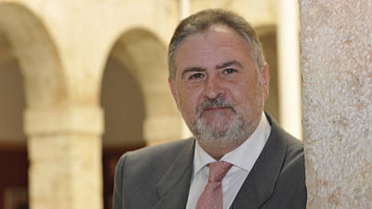 Carlos Guillén, presidente de Carbures, ayer en El Burgo de Osma. / VALENTÍN GUISANDE-