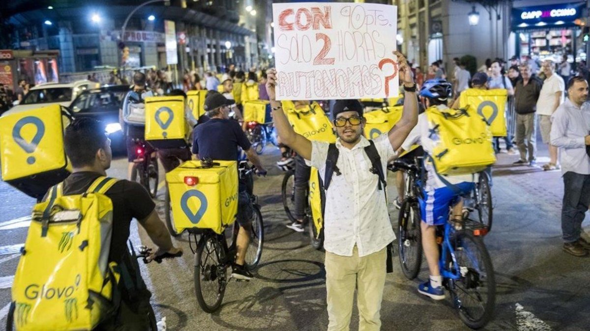 Manifestación de Glovo en Barcelona-JORDI COTRINA