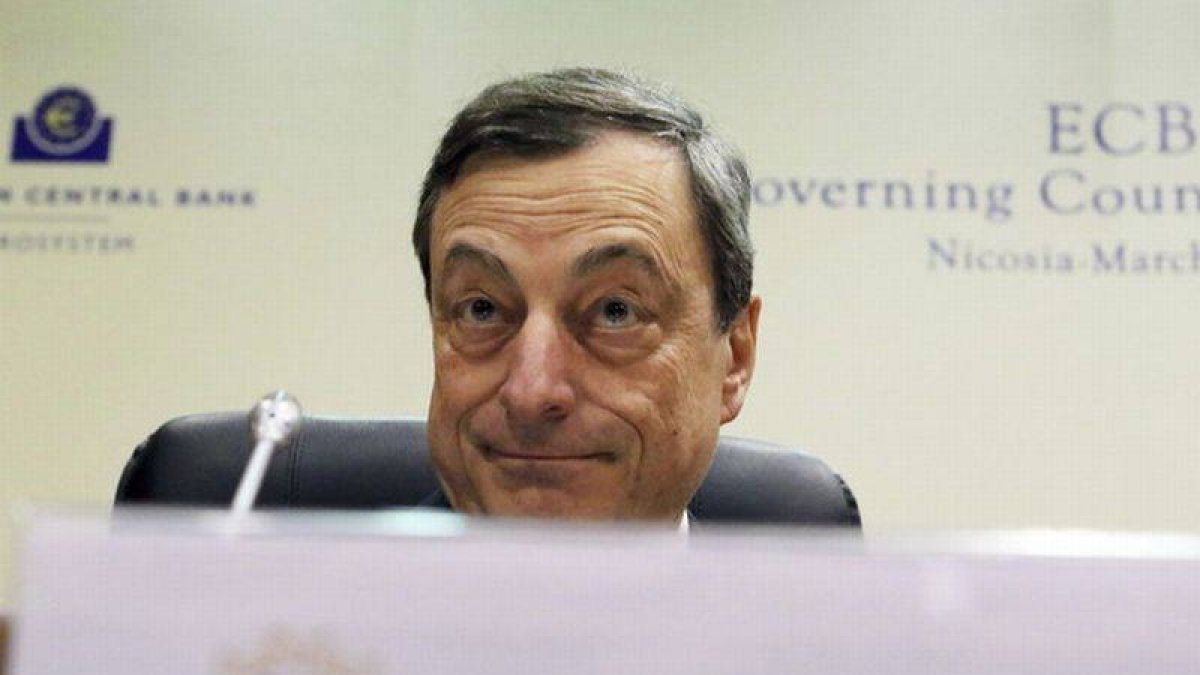 Mario Draghi durante la rueda de prensa.-Foto: KATIA CHRISTODOULOU / EFE