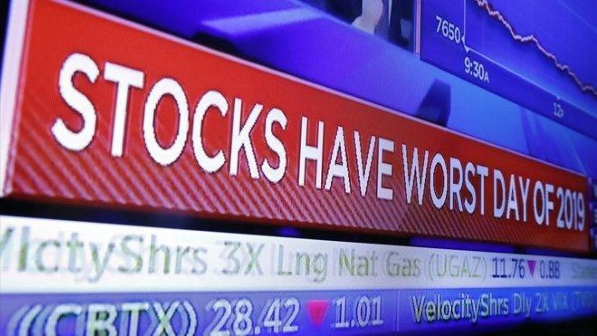 Una pantalla de Wall Street recoge la mala jornada registrada el lunes.-