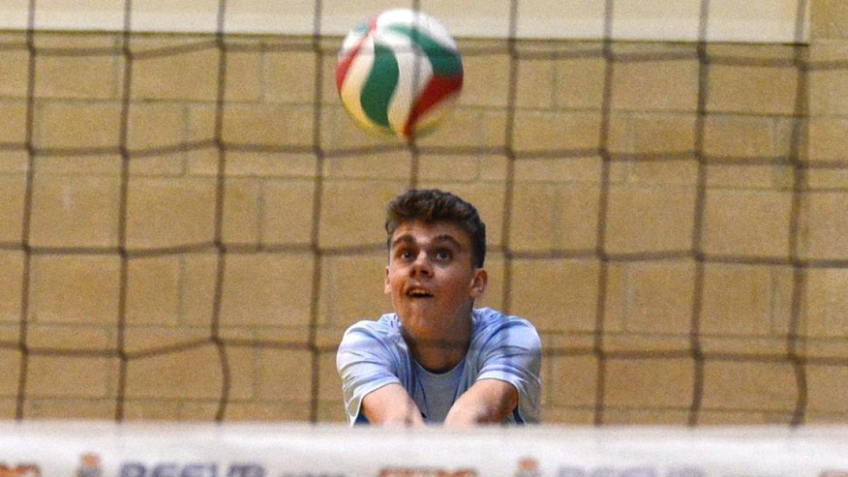 Adrián Olalla en el entreno de ayer con el primer equipo del Río Duero-Álvaro Martínez