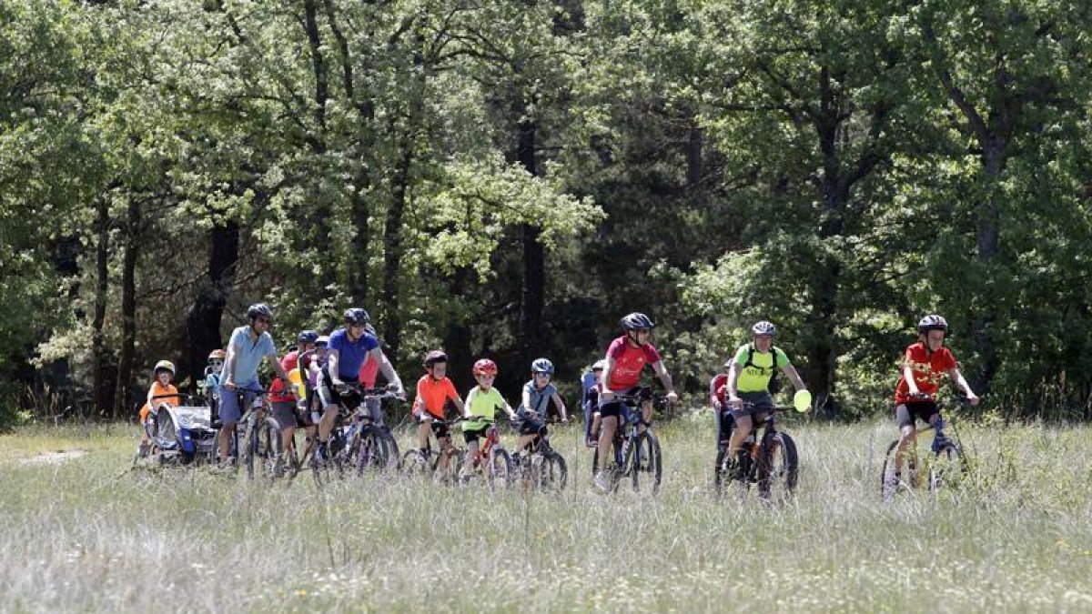 Ciclistas por el monte Valonsadero de Soria. HDS