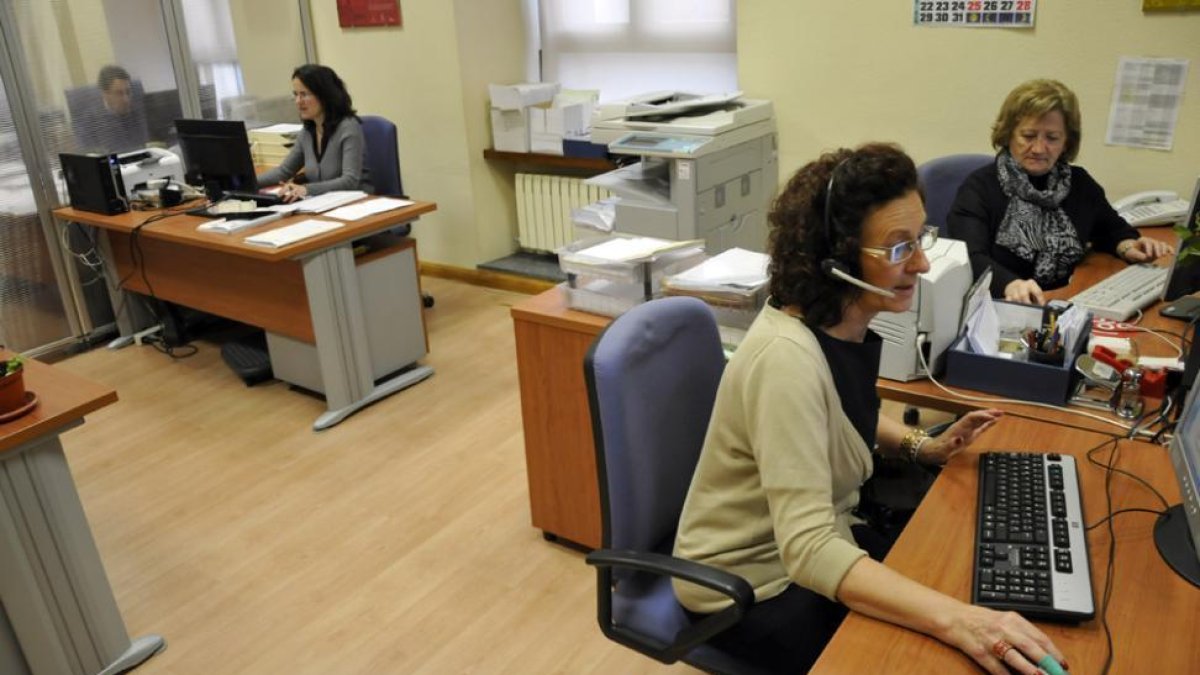 Trabajadores de la institución.-VALENTÍN GUISANDE