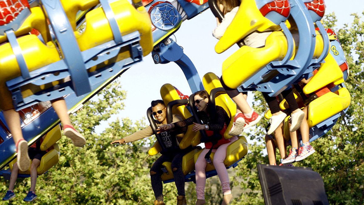 Atracciones de feria en las fiestas de San Juan. HDS