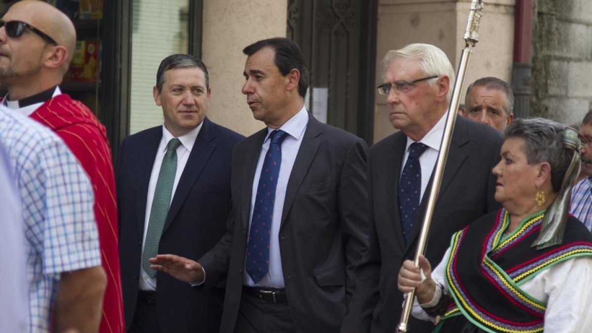 Martínez-Maillo, asistió en Alcañices a la recepción de autoridades en la festividad de La Asunción y San Roque.-ICAL