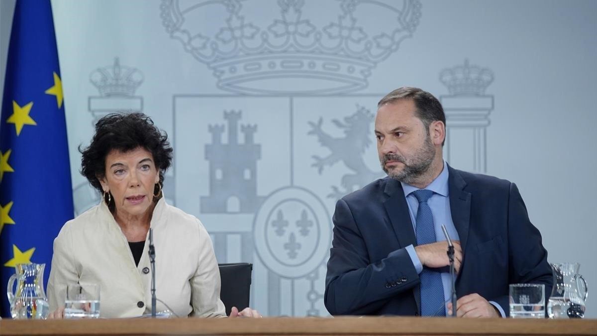Isabel Celaa y Jose Luis Ábalos, esta mañana en rueda de prensa-JOSE LUIS ROCA