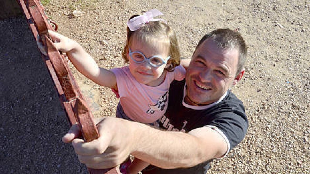 Quirico junto a su hija Irene en Valonsadero. / ÁLVARO MARTÍNEZ-