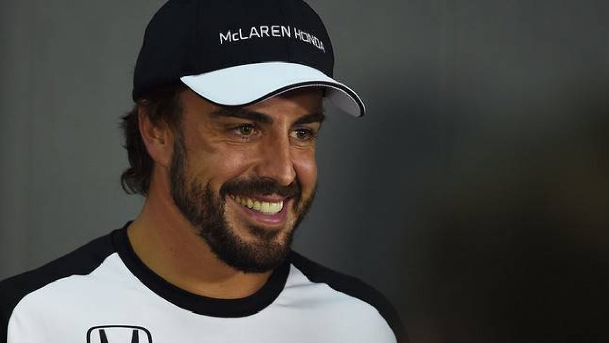 Fernando Alonso, antes de comenzar la rueda de prensa previa al GP de Malasia, en el circuiro de Sepang.-Foto: AFP / GREG BAKER