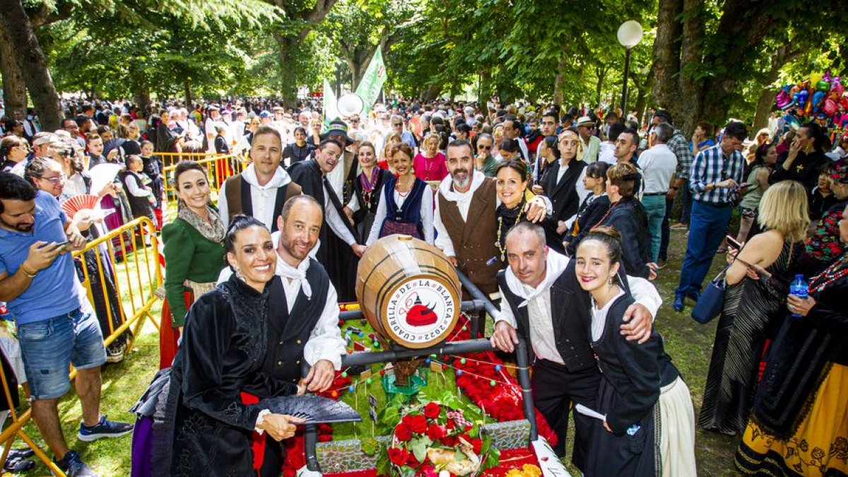 Las cuadrillas desfilan este Domingo de Calderas hasta la Dehesa.-MARIO TEJEDOR