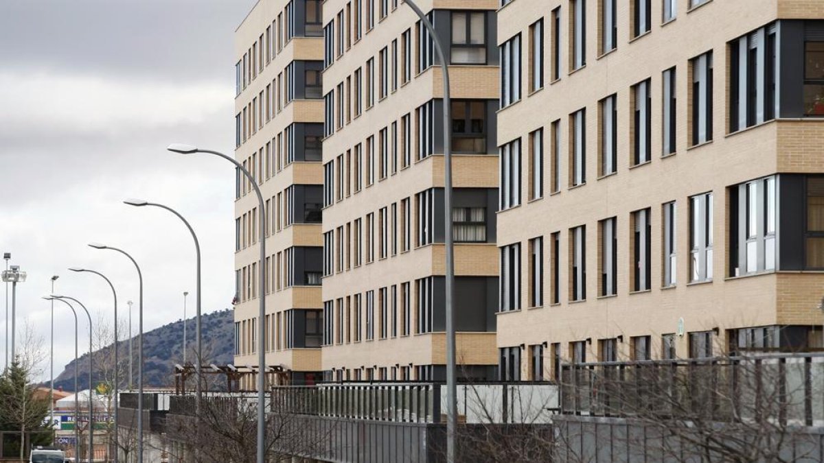 Edificios de viviendas en la capital.-Mario Tejedor