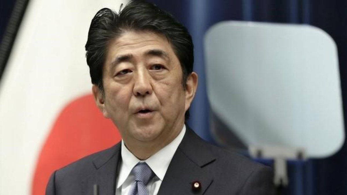 El primer ministro japones, Shinzo Abe, pretende que para el 2020 el 30% de las posiciones de alto liderazgo sean ostentadas por mujeres.-KIMIMASA MAYAMA