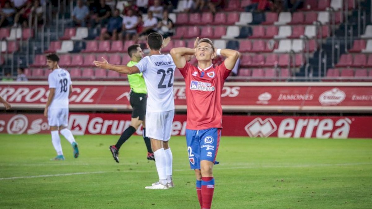 El Numancia cayó con el Intercity de Alicante en el debut liguero. GONZALO MONTESEGURO
