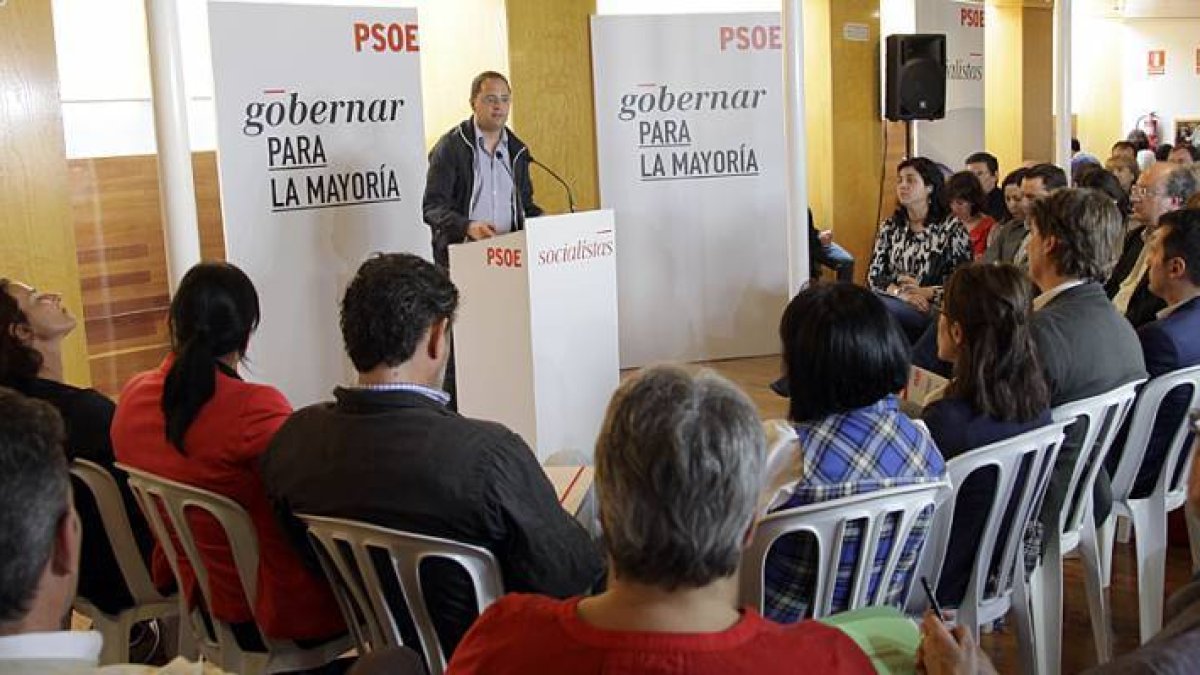 César Luena duranta su intervención en la convención. DIEGO MA YOR-DIEGO MA YOR