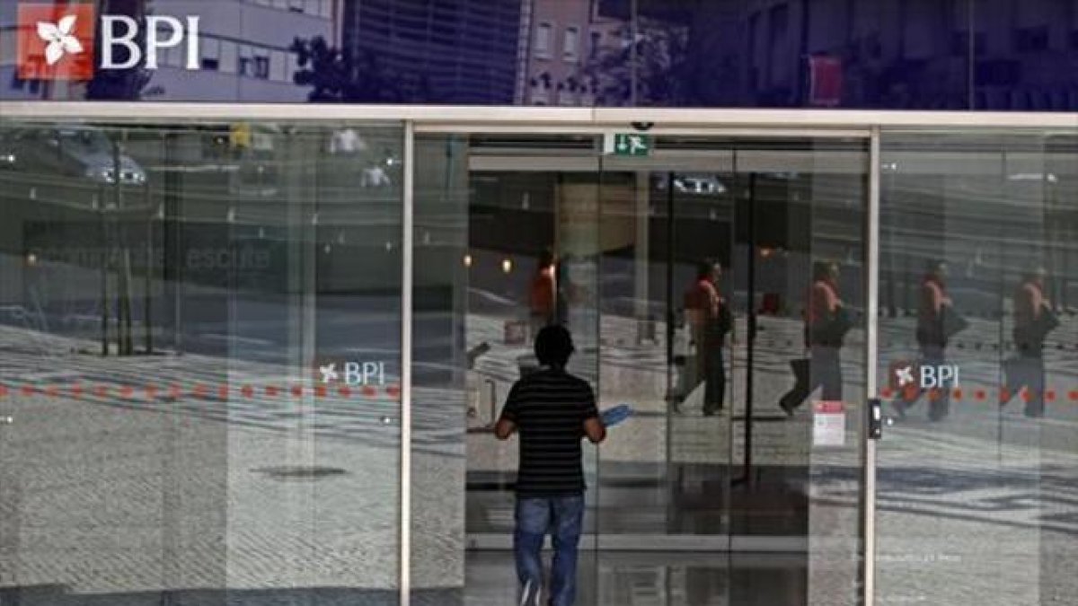 Oficina principal del banco portugués BPI en Lisboa.-REUTERS / JOSE MANUEL RIBEIRO