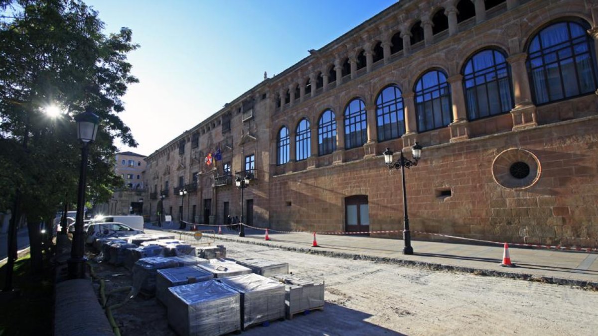 Exterior de la Audiencia Provincial de Soria.-MARIO TEJEDOR