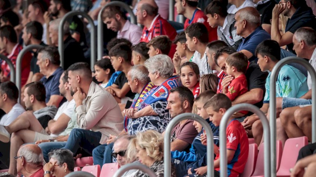 Grada de Los Pajaritos en el choque ante el Intercity. GONZALO MONTESEGURO