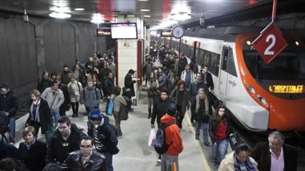 CCOO convoca un paro de 24 horas en Adif.-JOSEP GARCIA