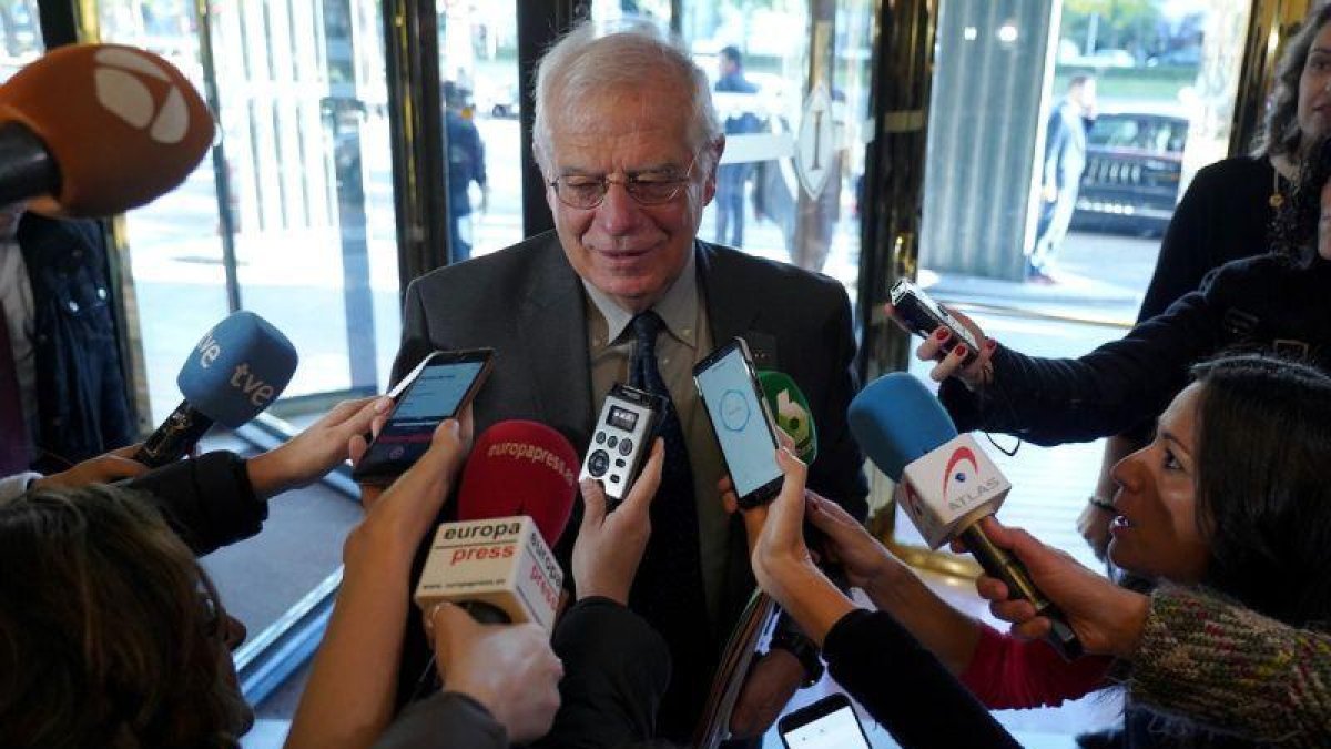 El ministro Josep Borrell.-JOSÉ LUIS ROCA