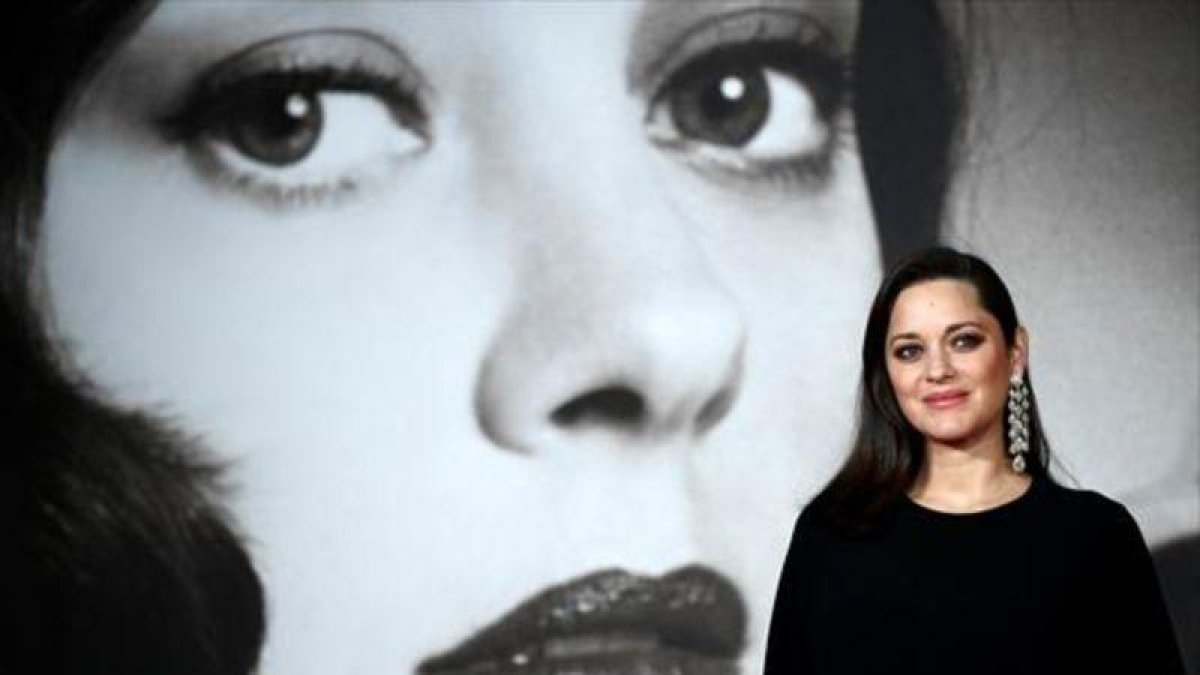 Marion Cotillard posa durante el estreno de 'Aliados' en Londres.-REUTERS / DYLAN MARTINEZ