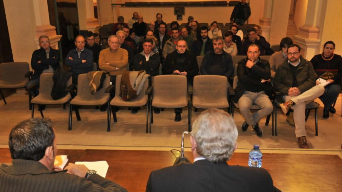 Lozano y De Miguel presiden la reunión con ediles del 22 de marzo.-VALENTÍN GUISANDE