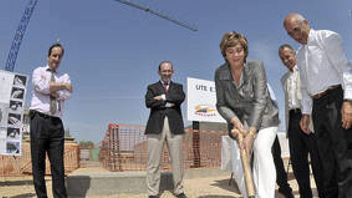 Ruiz inaugura los trabajos de la potabilizadora de la CMA. / FERNANDO SANTIAGO-